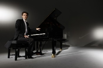 Dominic Piers Smith Pianist